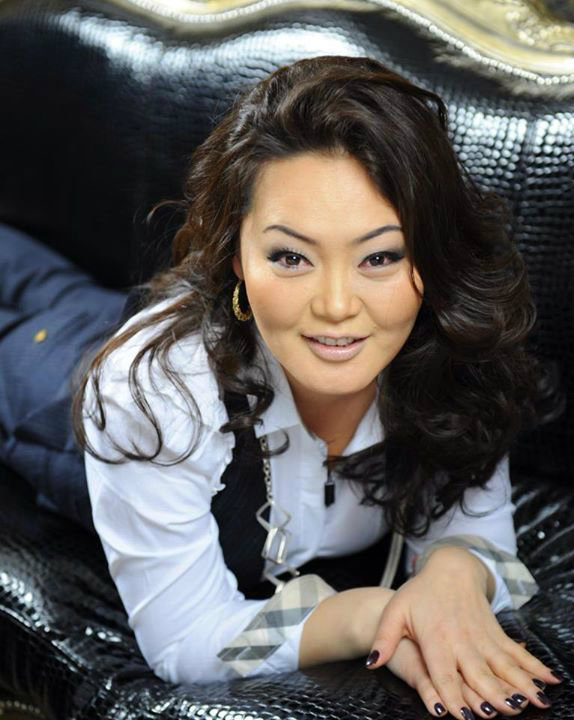 “Алтай” констракшн компани жүжигчин Ундармаагийн төсөлд зангарагтай загнажээ